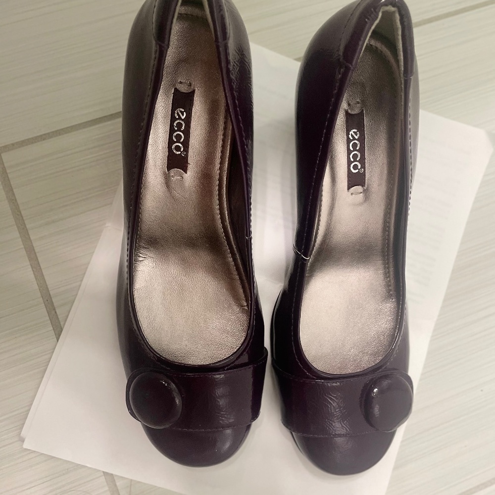 Ecco Eggplant patent shoes 38/7-7.5 US
